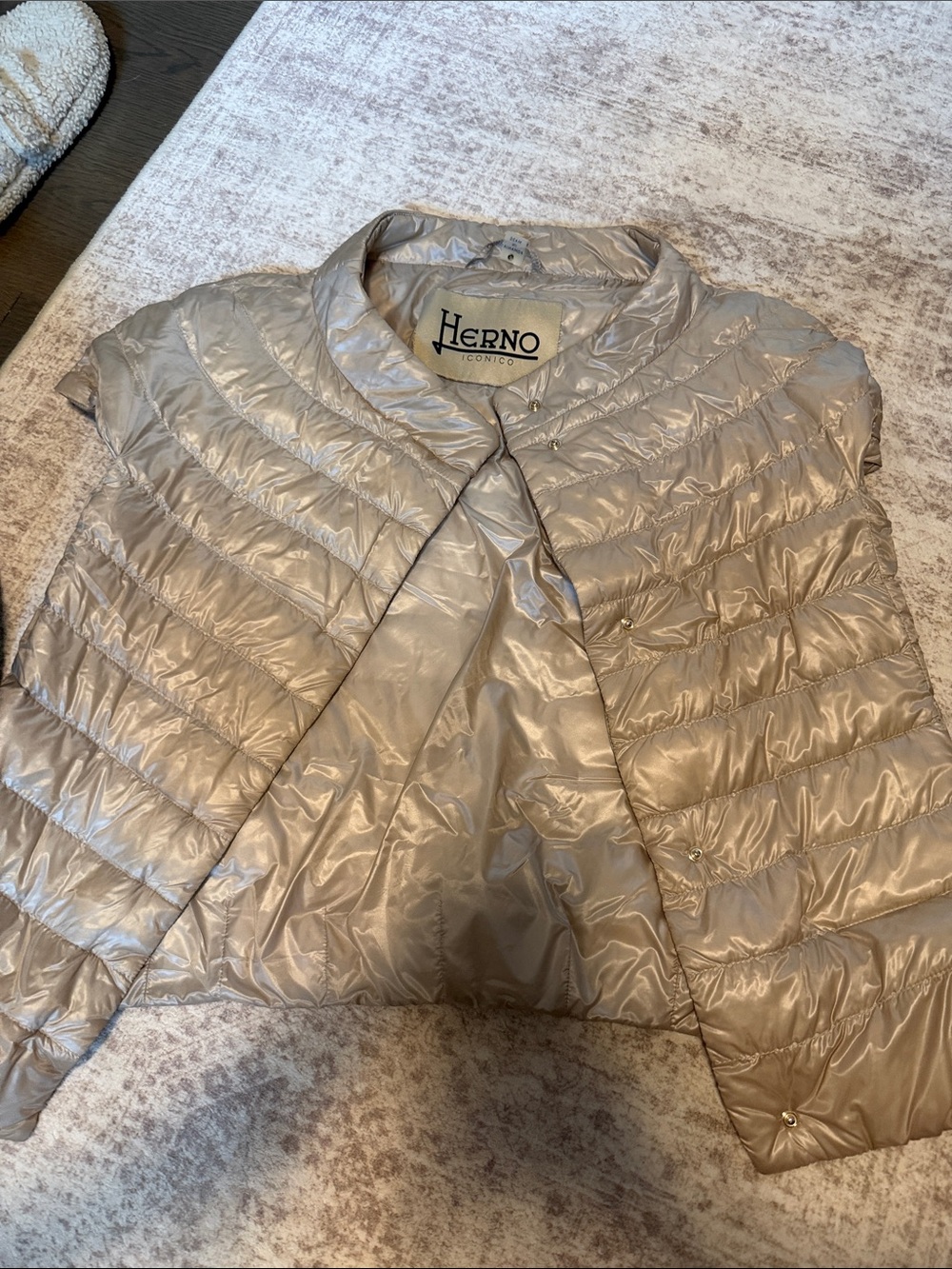 Herno Iconica Emelia Cap Sleeve Short-Sleeve Puffer Jacket in Tortura, Size 44 - Picture 5 of 8